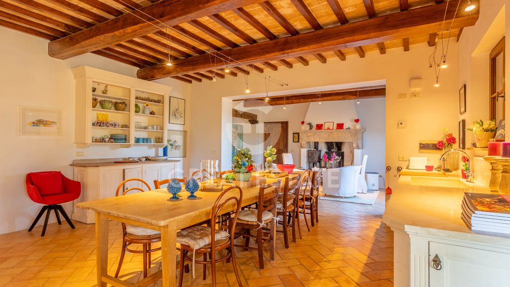 Property photo 2 of 40 Interiors