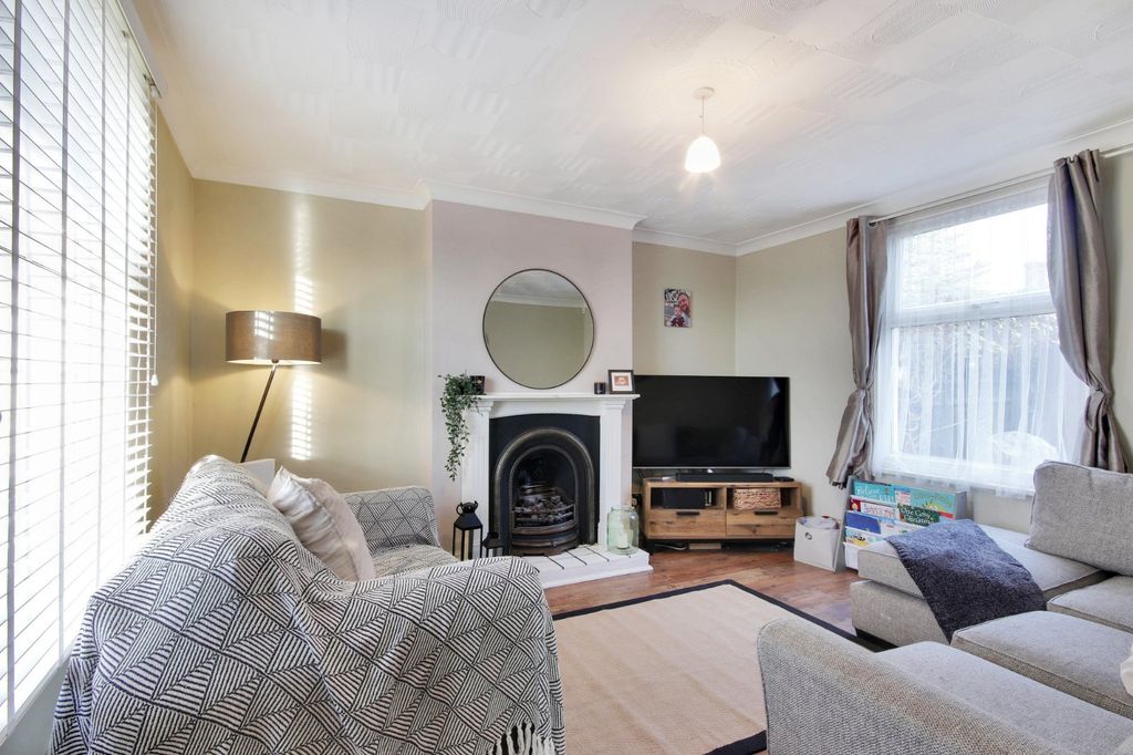 Property photo 3 of 10 Living Room