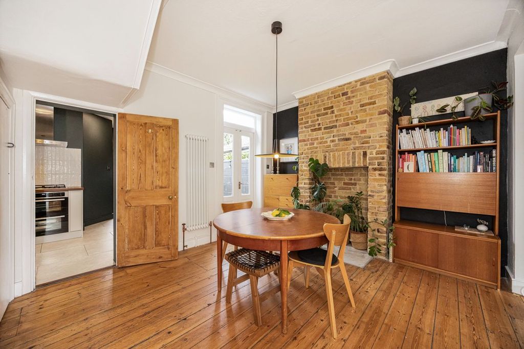 Property photo 2 of 27