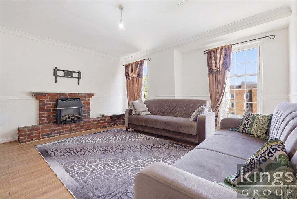 Property photo 2 of 9