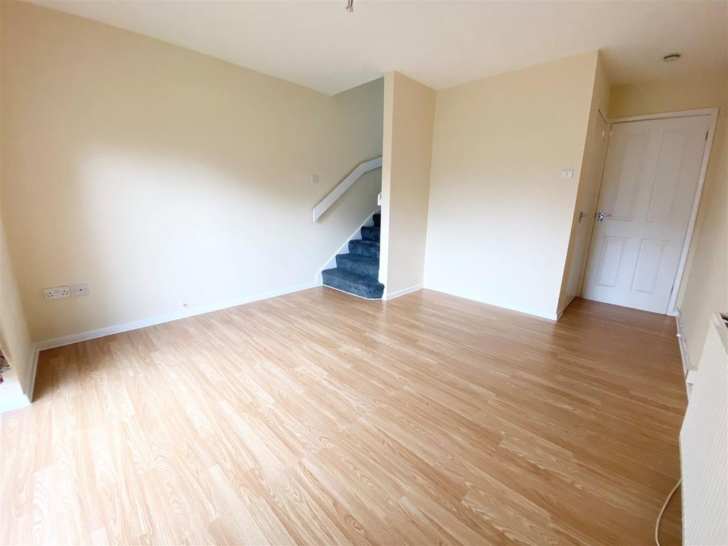 Property photo 3 of 7 Living Room