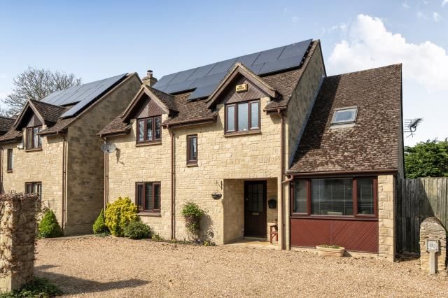 Property photo 1 of 18 External View