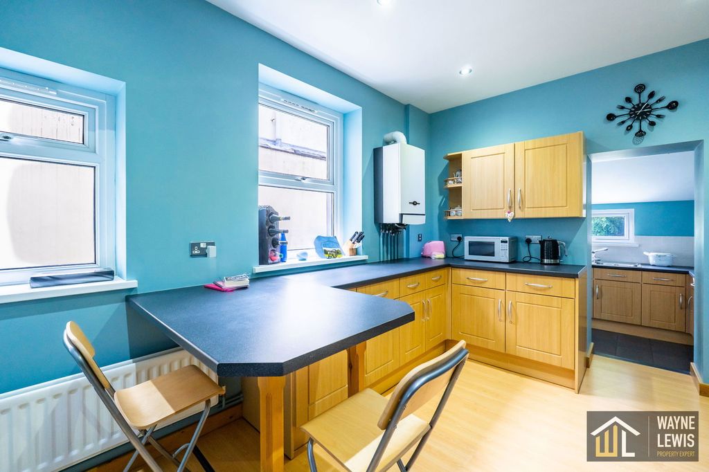 Property photo 2 of 31