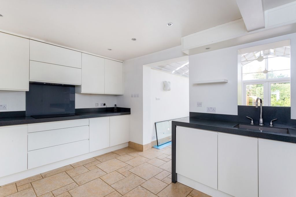 Property photo 3 of 27 34 Queensacre Fpz...