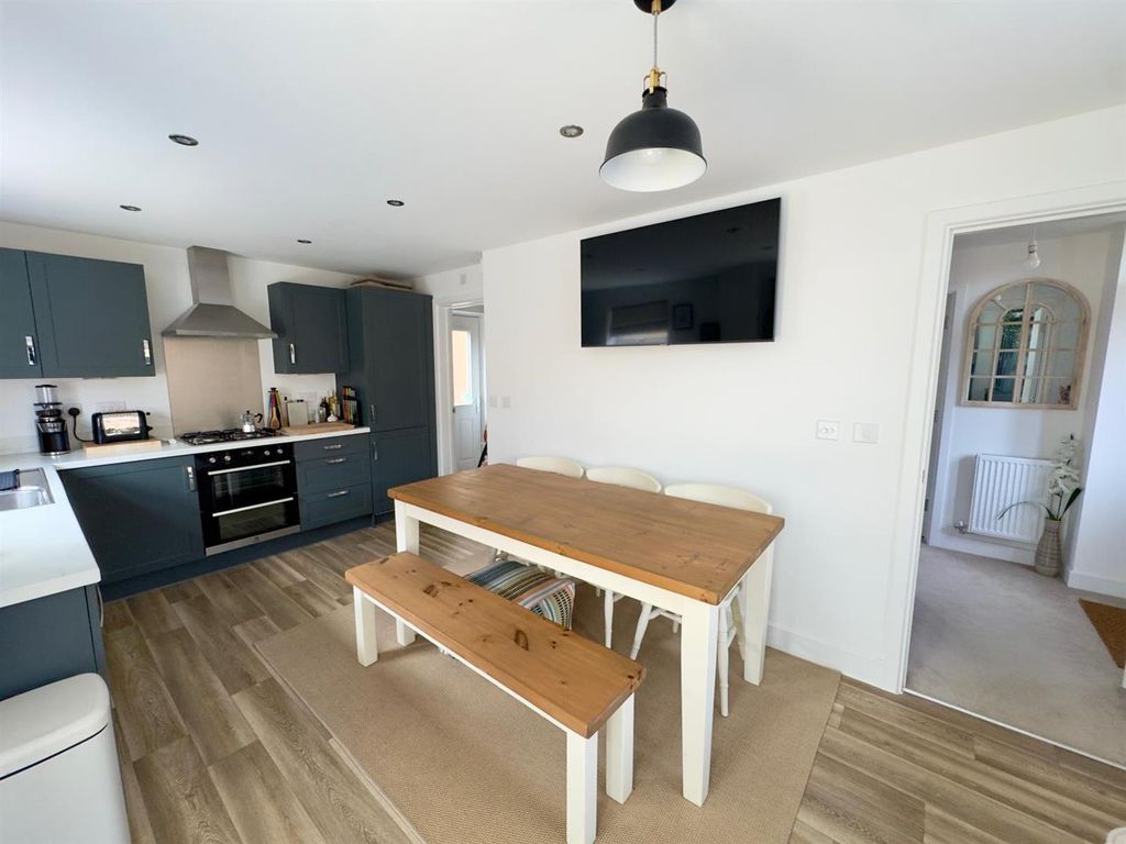 Additional image 6 of 3 bed detached house for saleWebb Close, Hook RG27