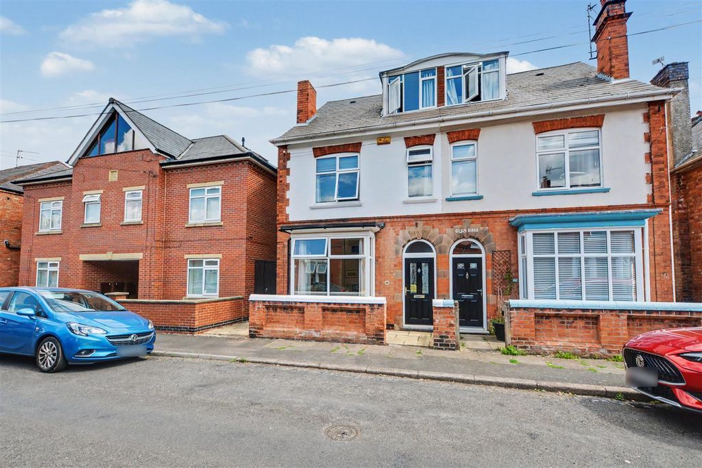 Property photo 1 of 33