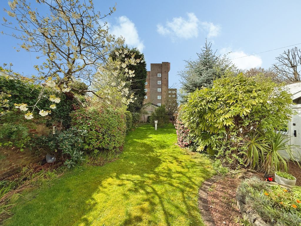 Property photo 2 of 28 Photo 39