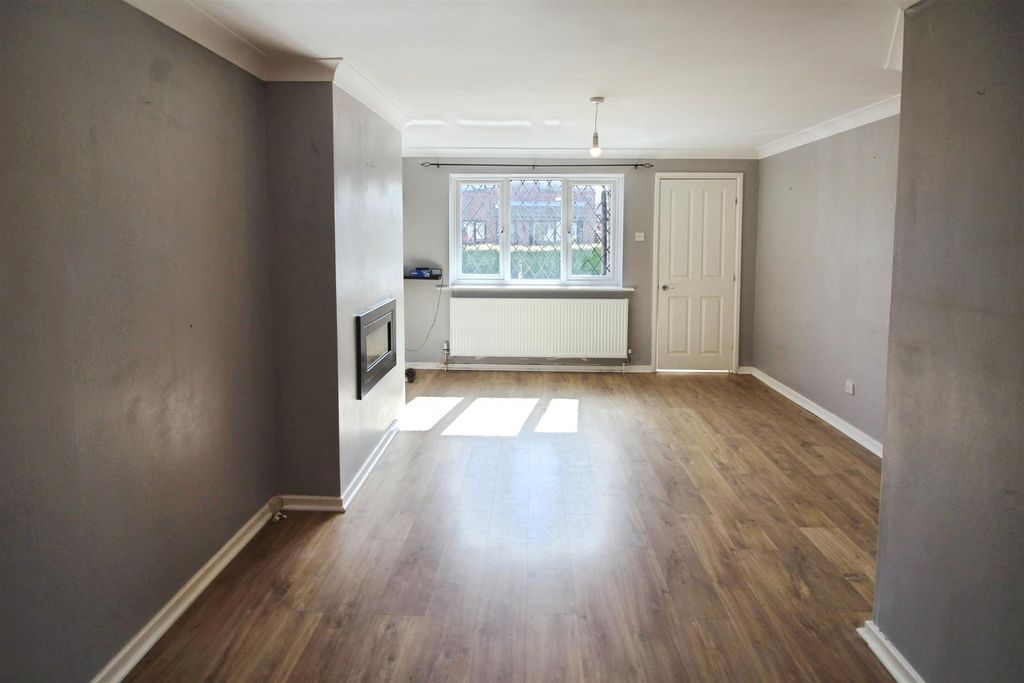 Property photo 2 of 13 Lounge