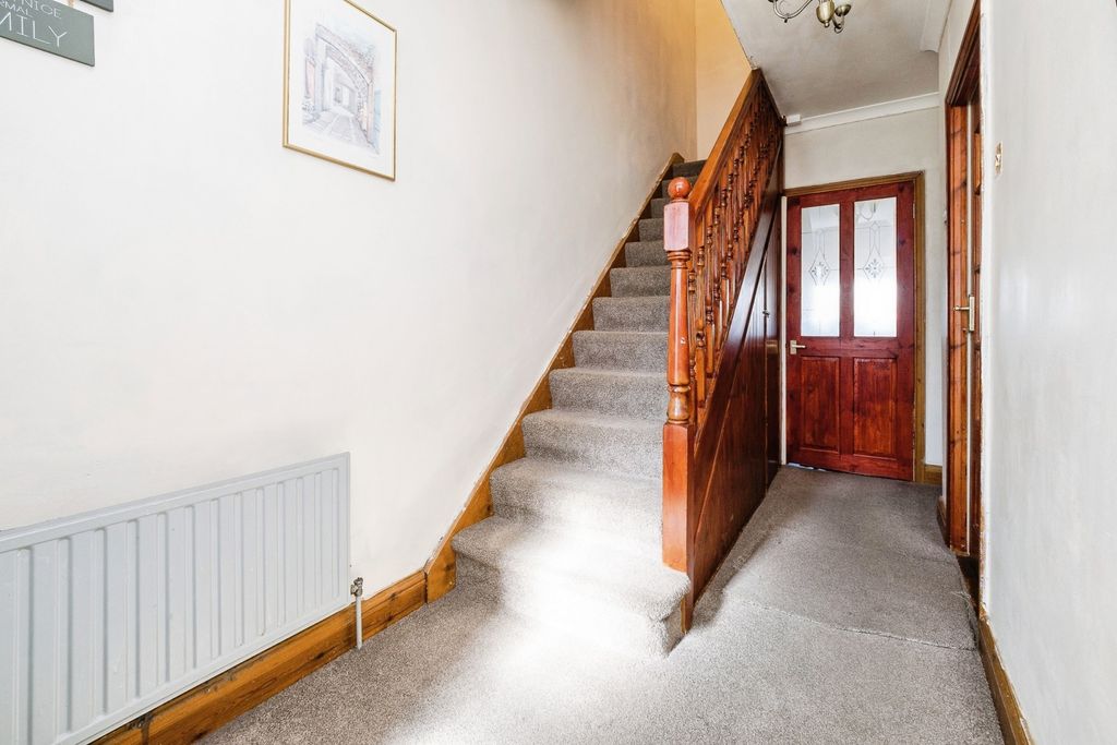 Property photo 2 of 17 Photo