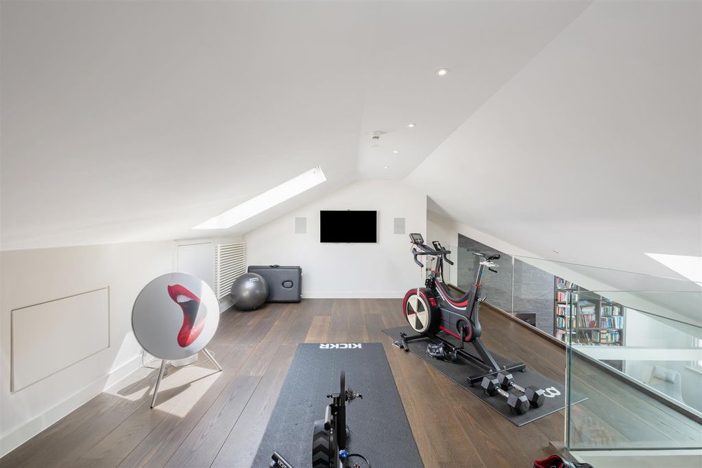 Property photo 3 of 28 75 Cheyne Court Lo-29.Jpg