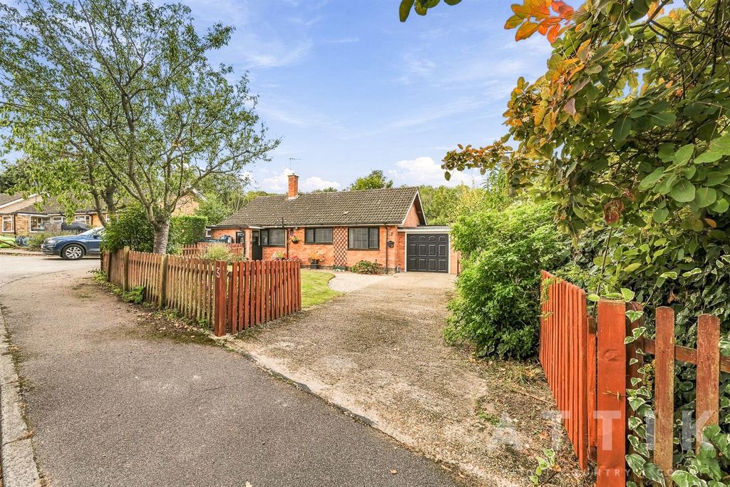 Property photo 1 of 26 Attik_St_Marys_Close_701177.Jpg
