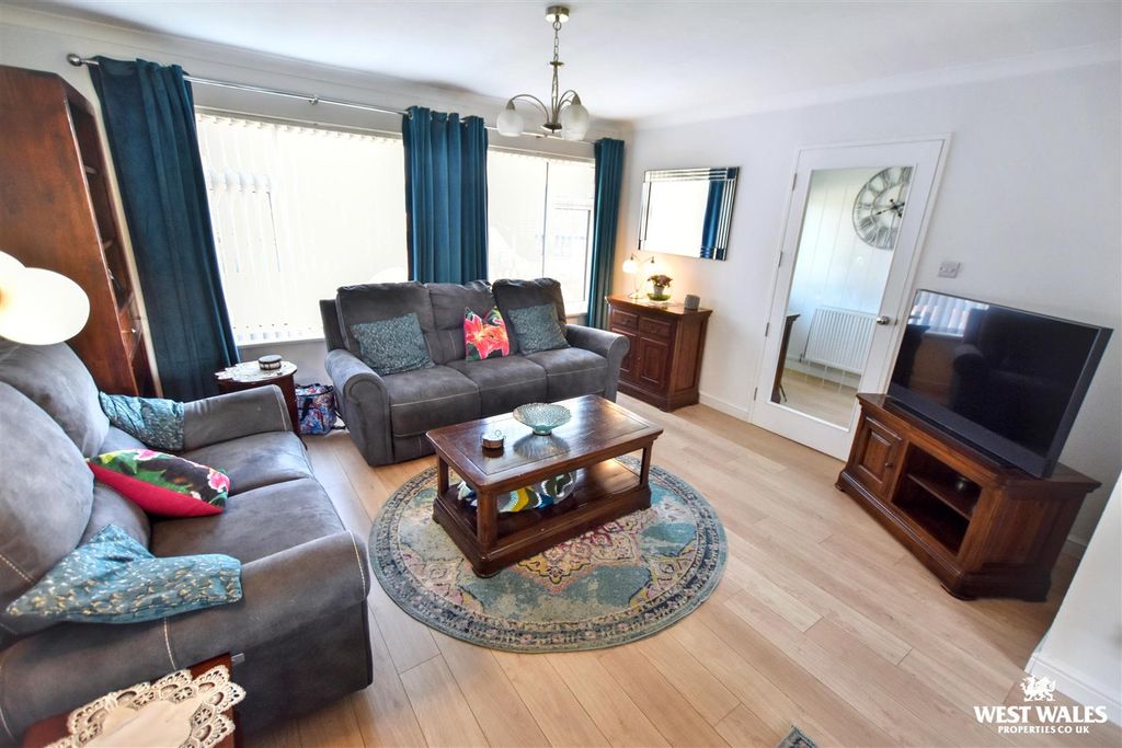 Additional image 8 of 3 bed detached bungalow for saleGateholm Avenue, Milford Haven SA73