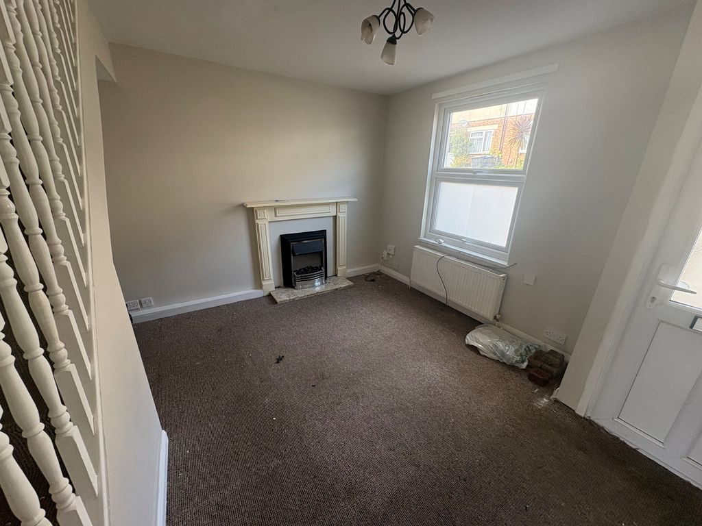 Property photo 3 of 5 Lounge