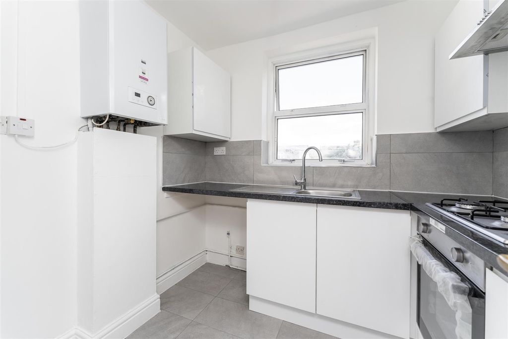 Property photo 3 of 9 Helliwell&Co