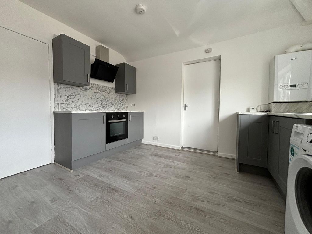 Property photo 2 of 4 Kitchen