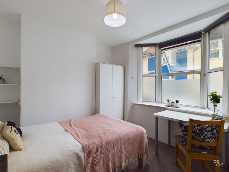 Property photo 2 of 14 Bed 1