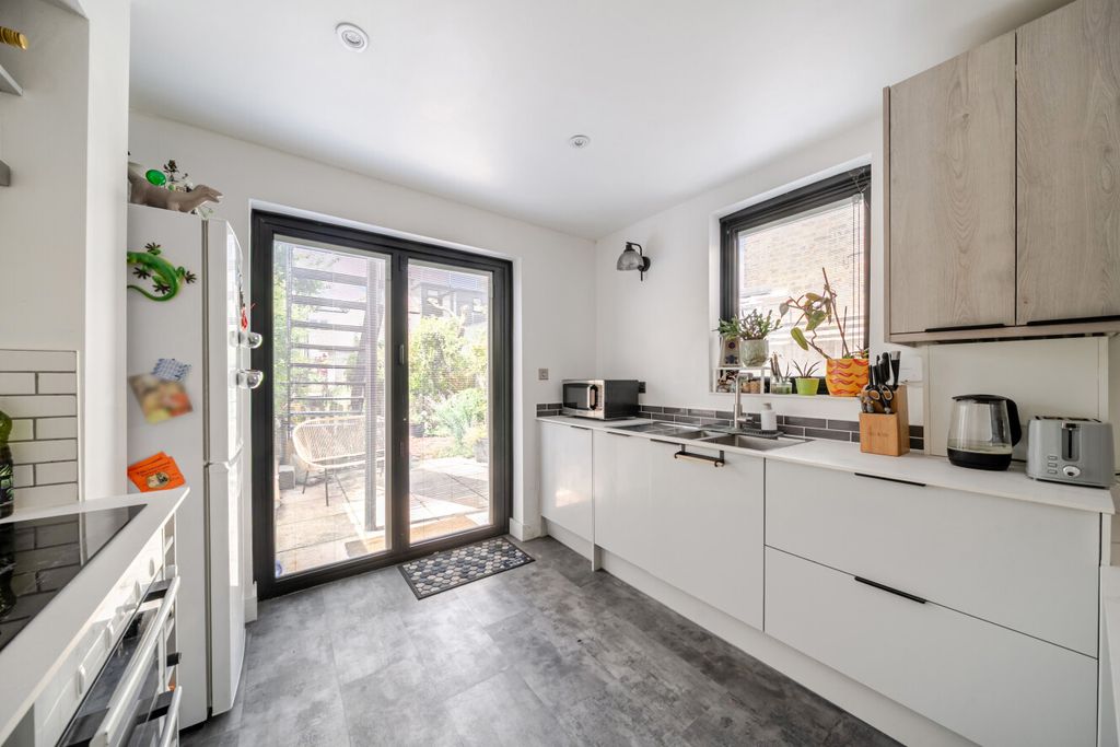 Property photo 3 of 17 1471613-15-6A281d...