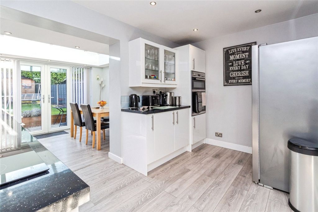 Property photo 2 of 20 Picture No. 14