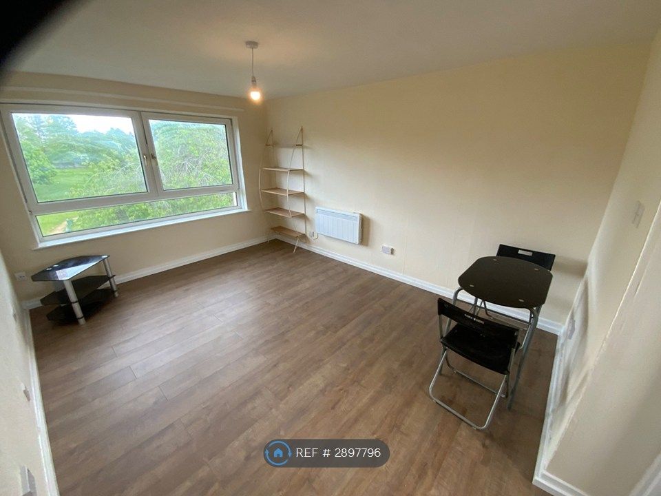 Property photo 3 of 14 Living Room