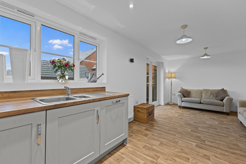 Property photo 3 of 31