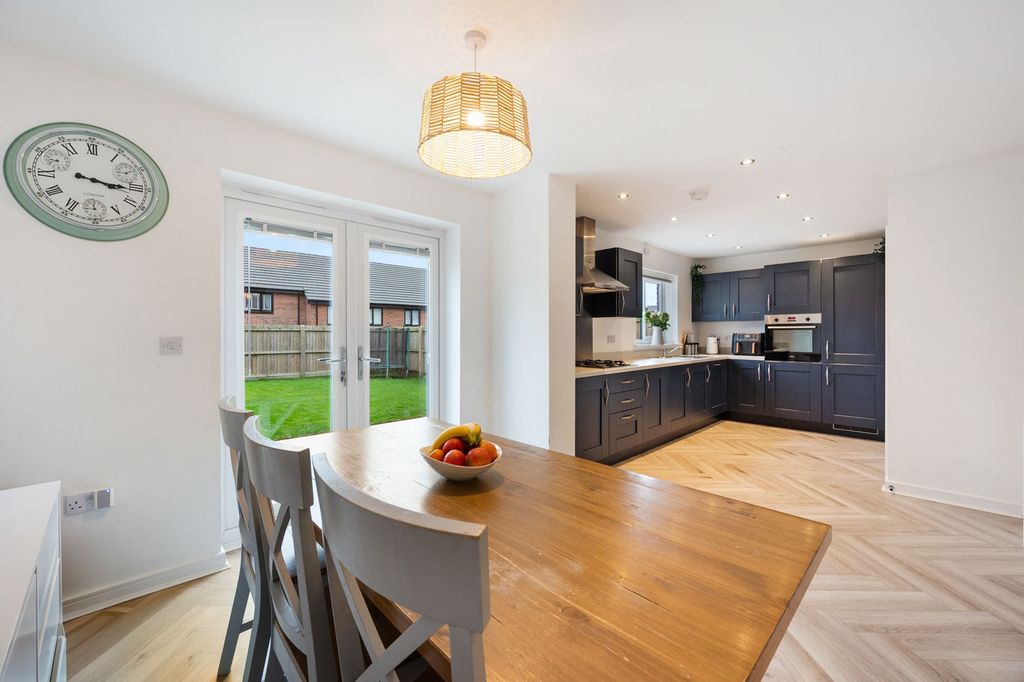 Property photo 3 of 33