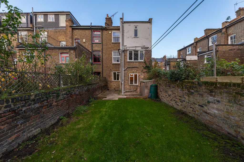 Property photo 2 of 8