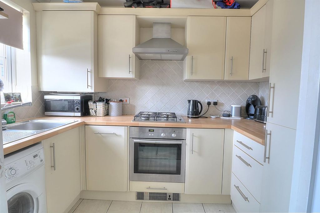 Property photo 3 of 9 Botley Road 123 Kitch 2 (Custom).Jpg