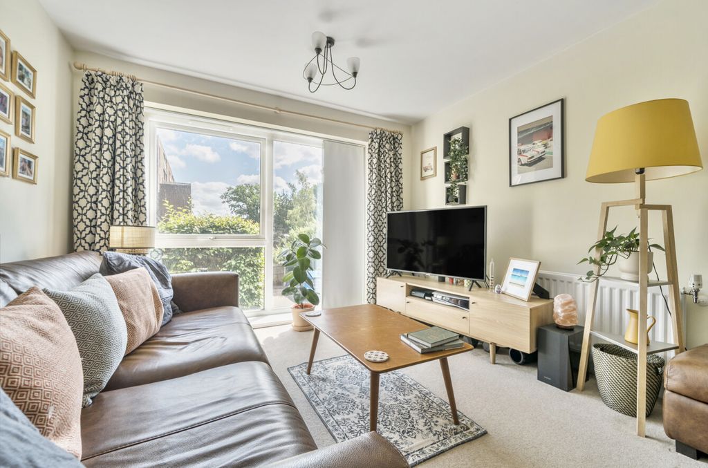 Property photo 2 of 17 1319887-13-686Cea...