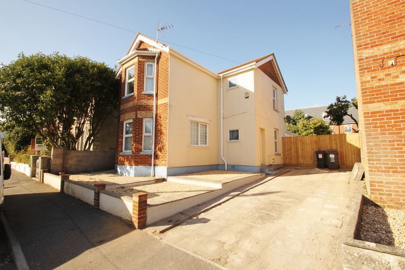 Property photo 1 of 16 Maple Road