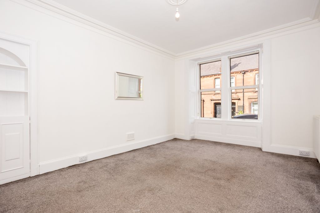 Property photo 2 of 17 Living Room