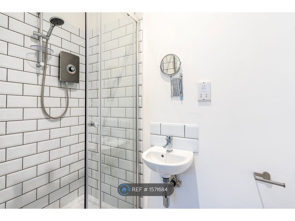 Property photo 2 of 8 Bathroom