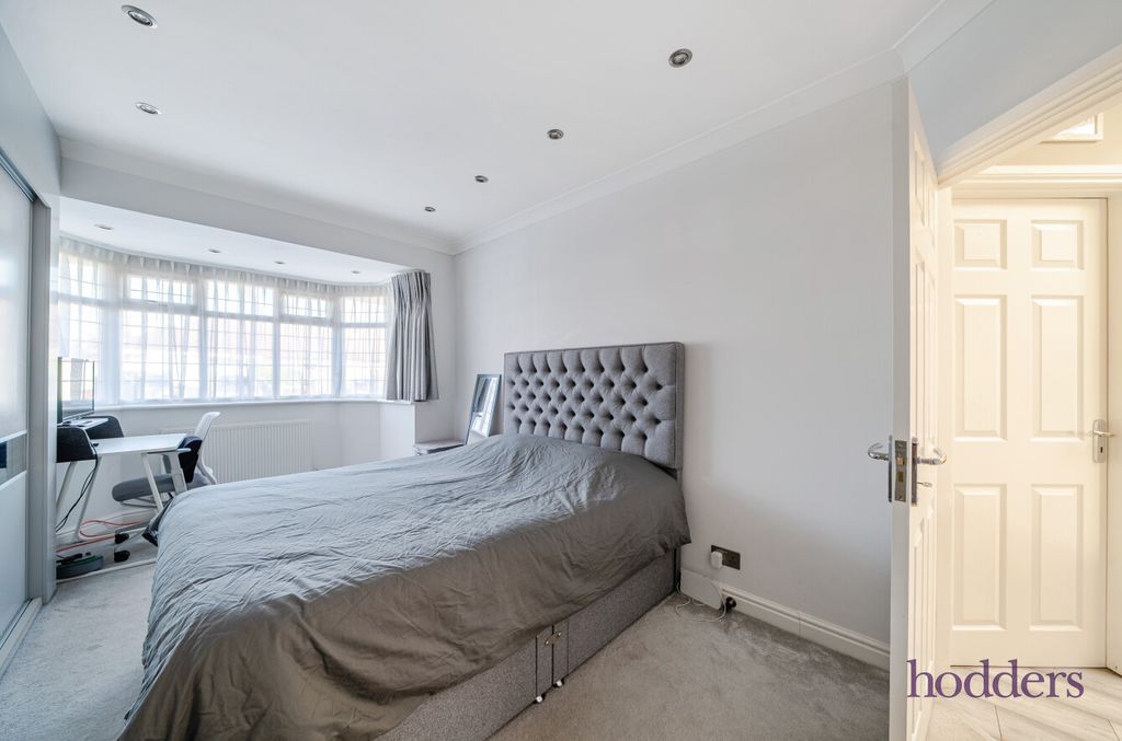 Property photo 3 of 18 42c48Be8-071c-48F...