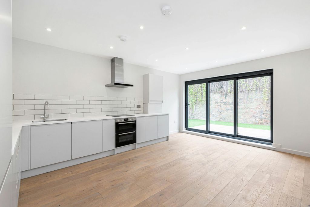 Property photo 2 of 17 Kitchen