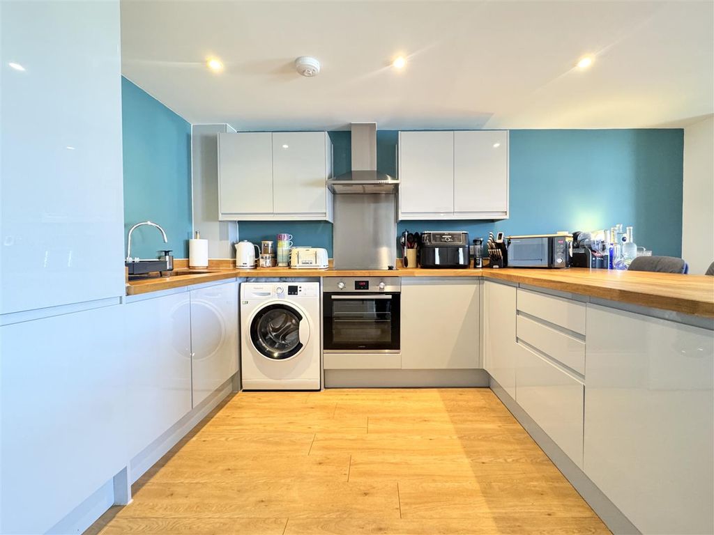 Property photo 2 of 18 Kitchen