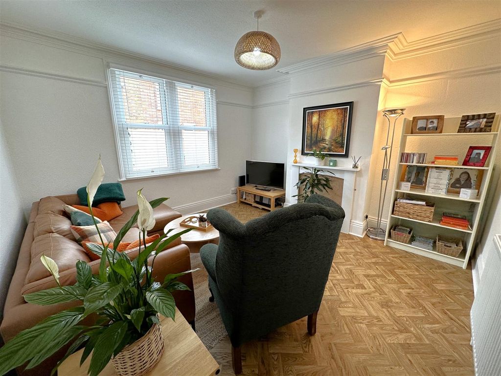 Property photo 2 of 15 Lounge 773