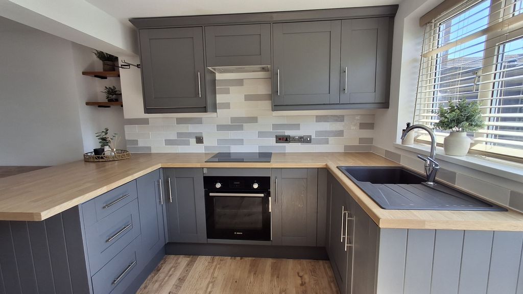 Property photo 2 of 13 Kitchen