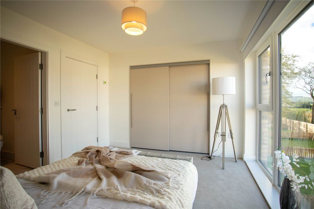 Property photo 2 of 17 Picture No. 34