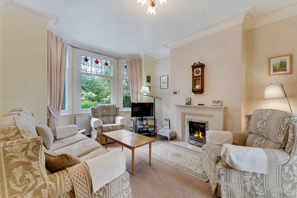 Property photo 2 of 32