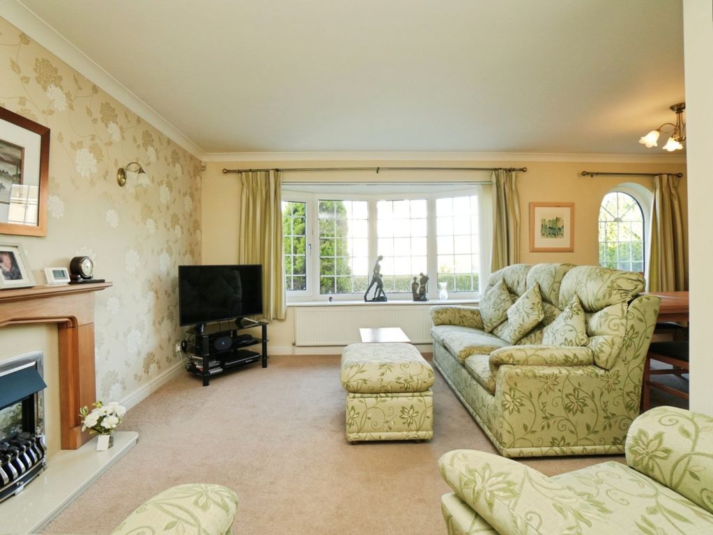 Property photo 3 of 25 Dining Lounge