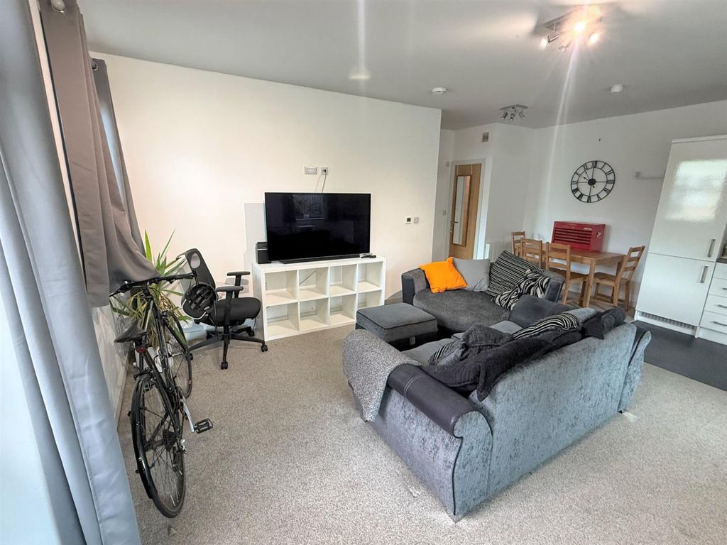 Property photo 2 of 10 1E1210De-1B49-4F66-B80F-9d382E6Dcd9E.Jpg