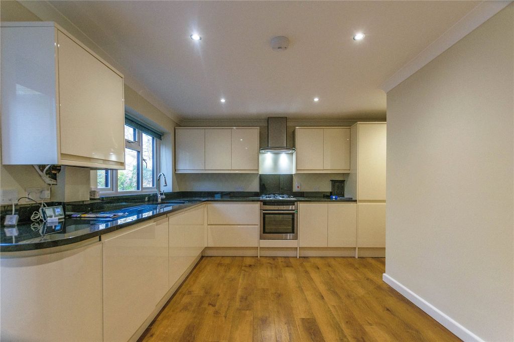 Property photo 2 of 17 Picture No. 03