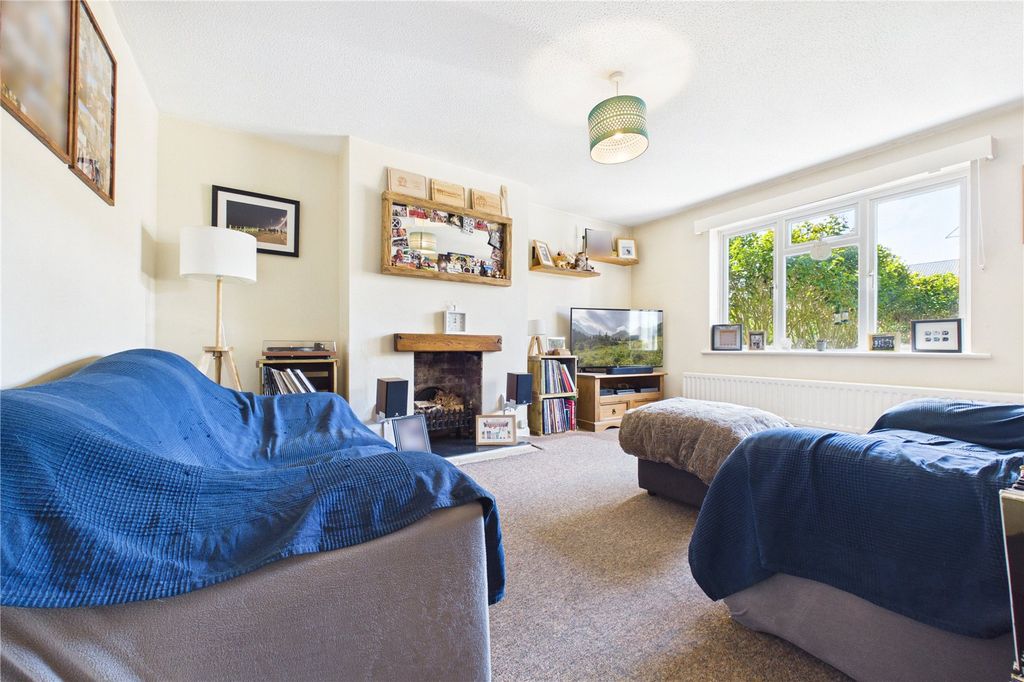 Property photo 3 of 11 Living Room