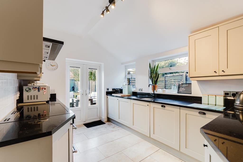 Property photo 3 of 35 31 Station Road, Burton Latimer (21 Of 36).Jpg