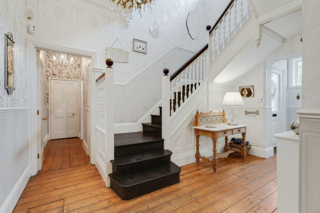 Property photo 3 of 36