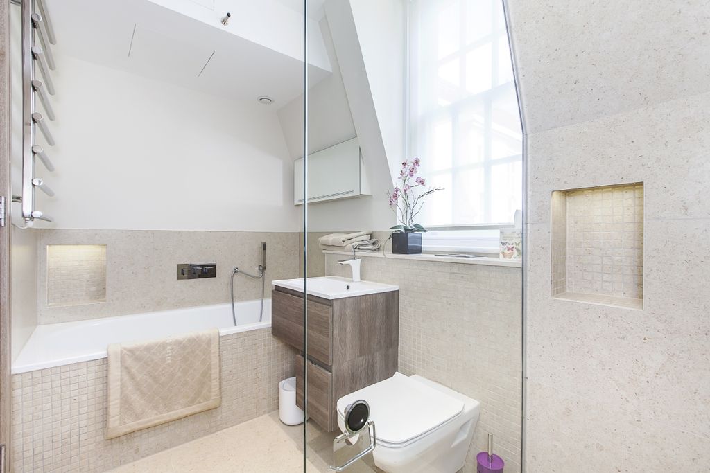 Property photo 3 of 12 Bathroom