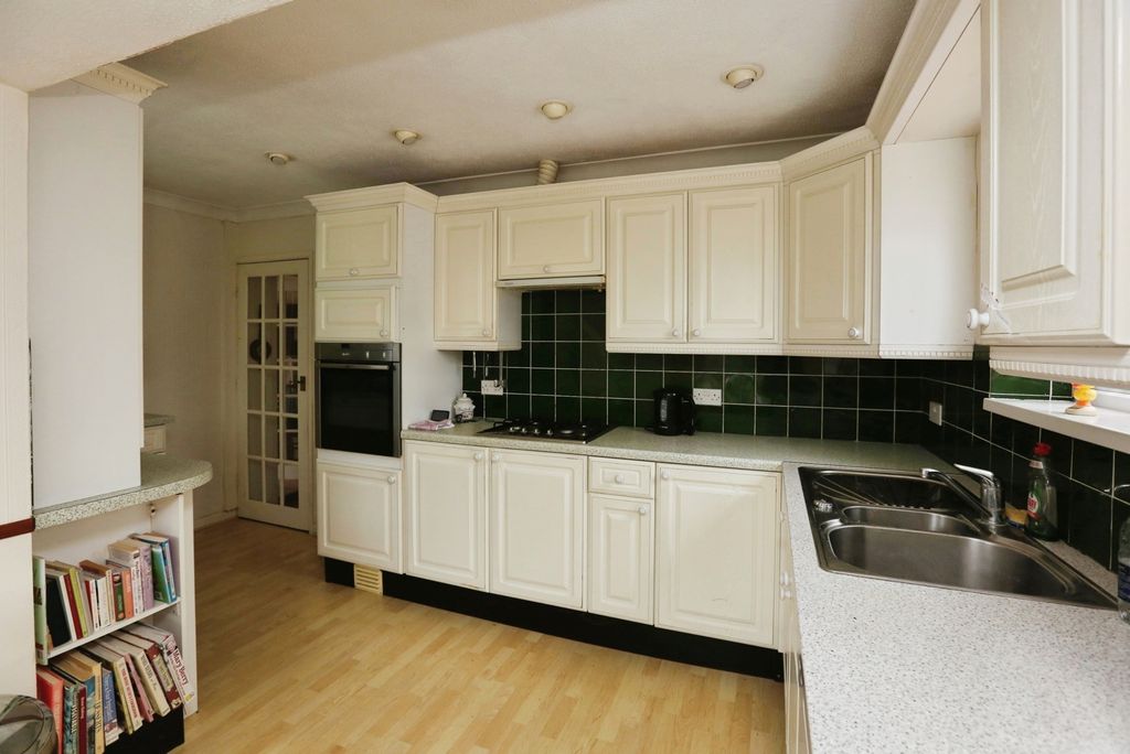 Property photo 3 of 17 Photo