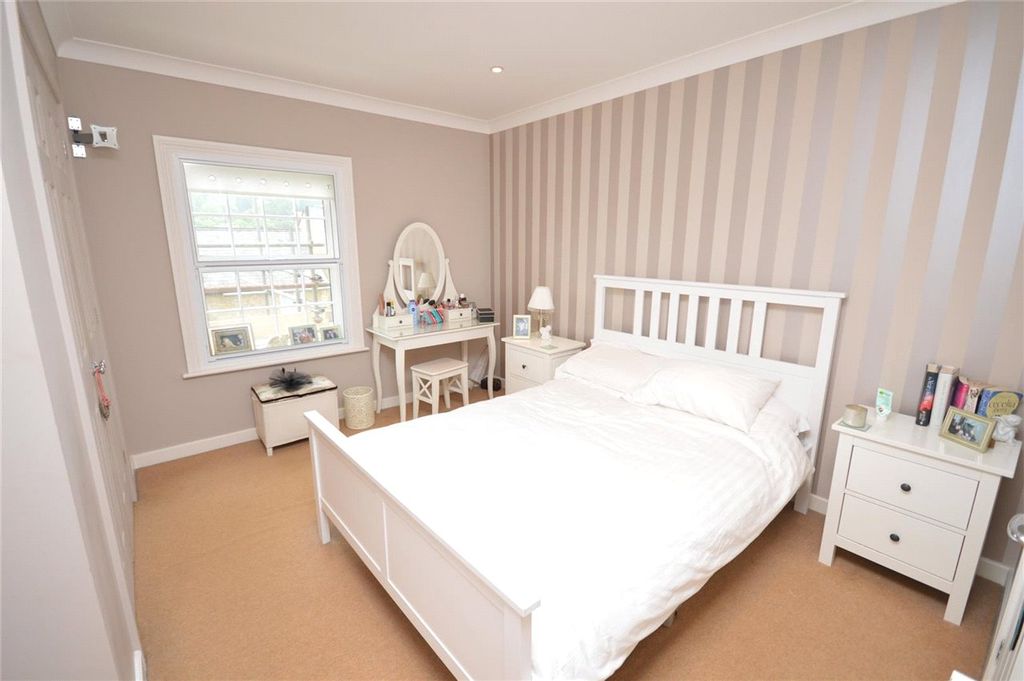 Property photo 2 of 10 4
