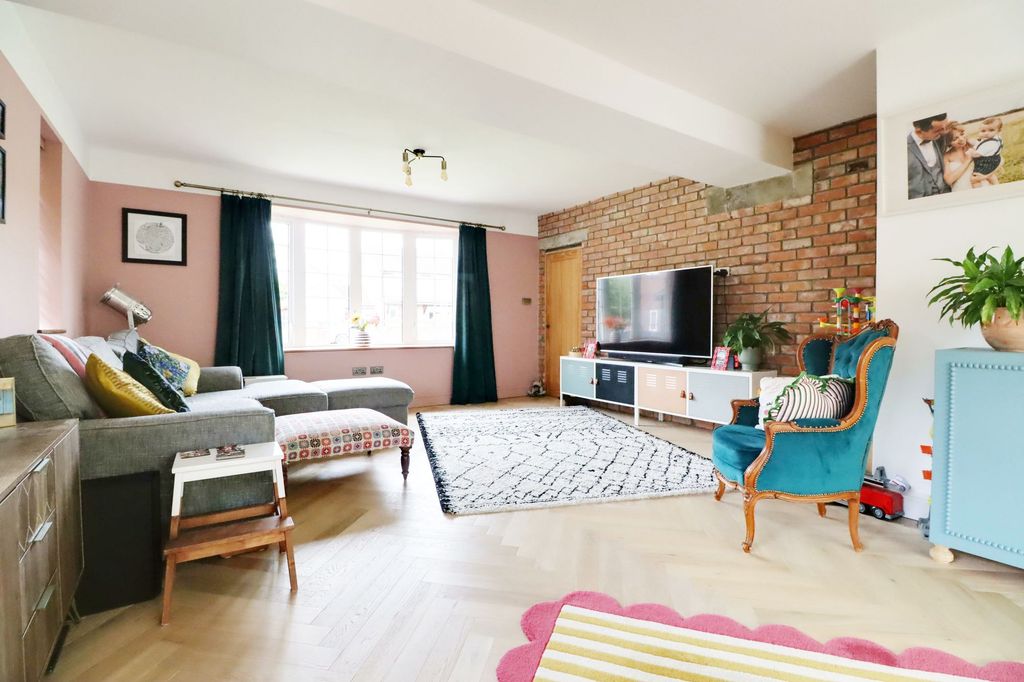 Property photo 2 of 23