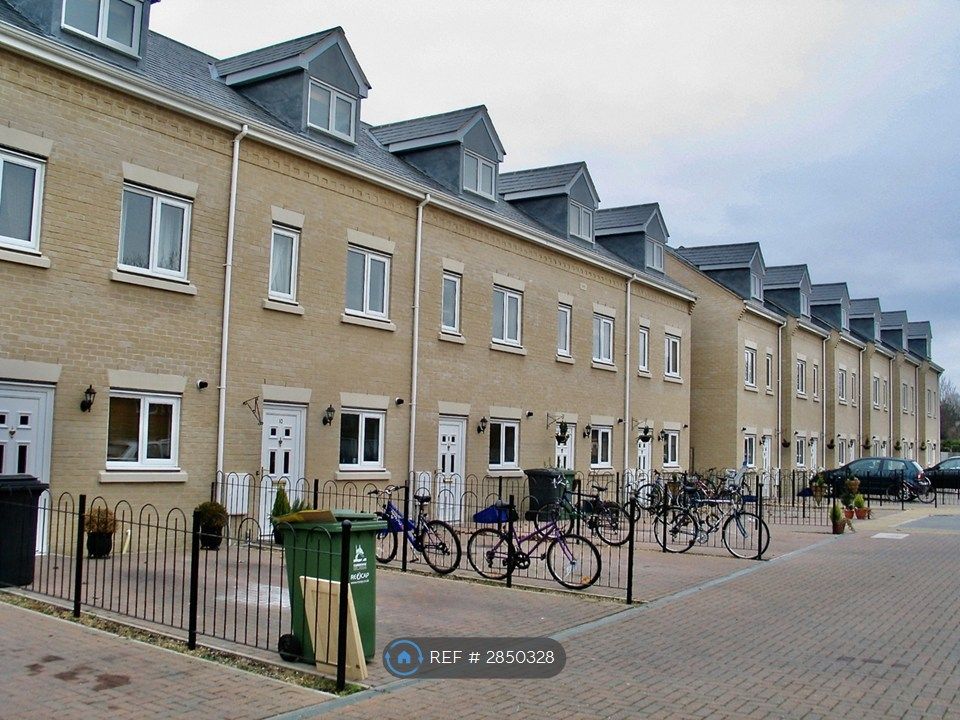 Property photo 2 of 11 Front Of House