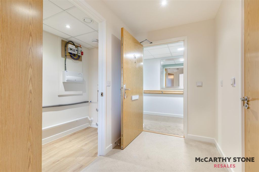 Property photo 2 of 23 8623918-Interior04.Jpg